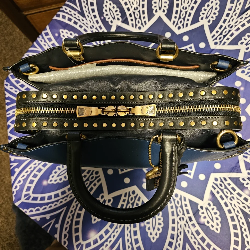 COACH ROGUE WITH RIVETS NEW - Picture 6 of 9